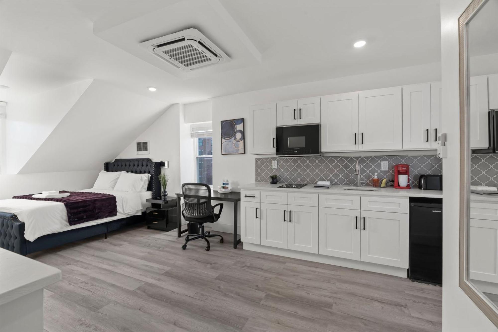 New Season Royals, Airport West Hotel Chester Room photo