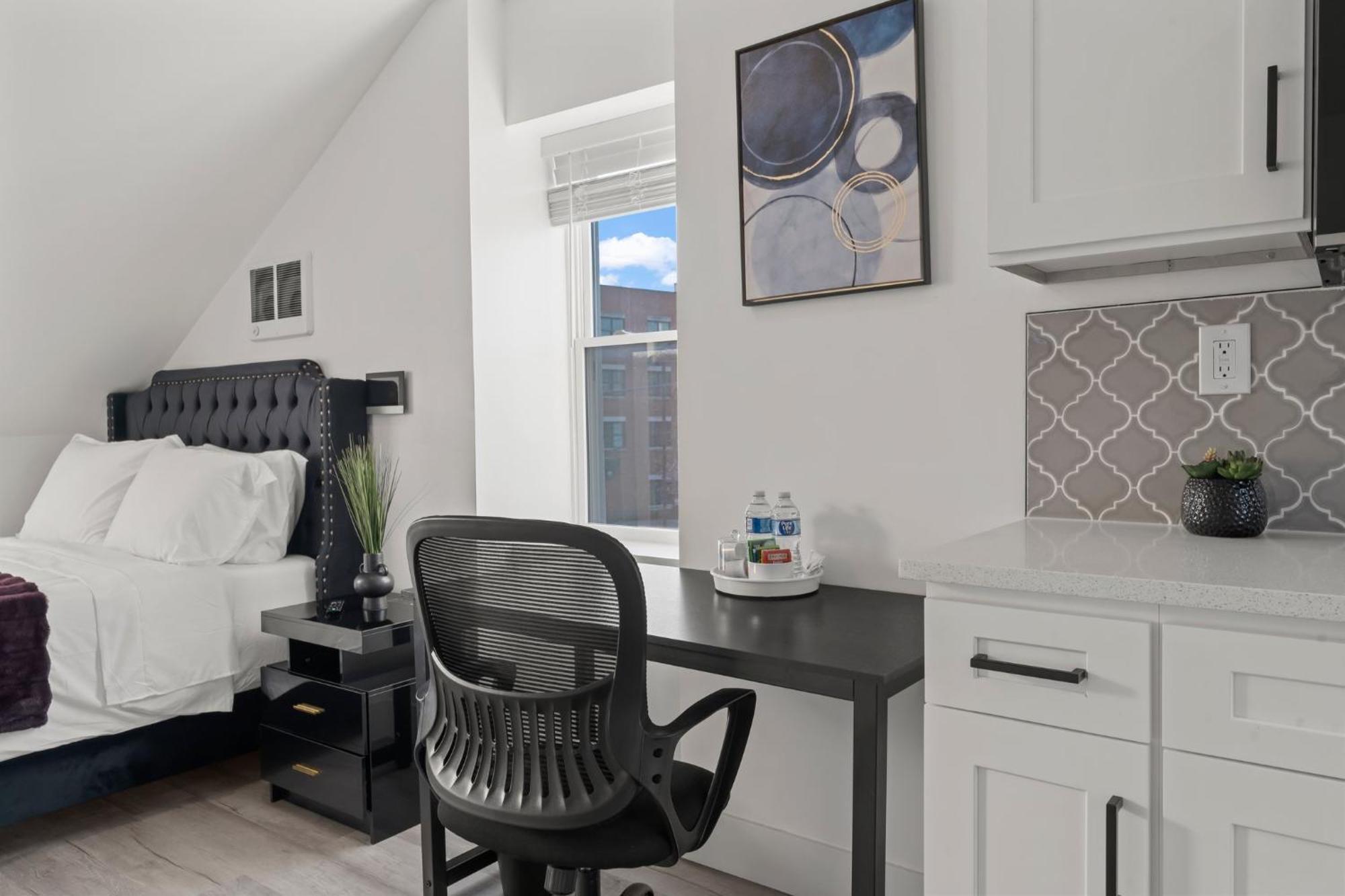 New Season Royals, Airport West Hotel Chester Room photo