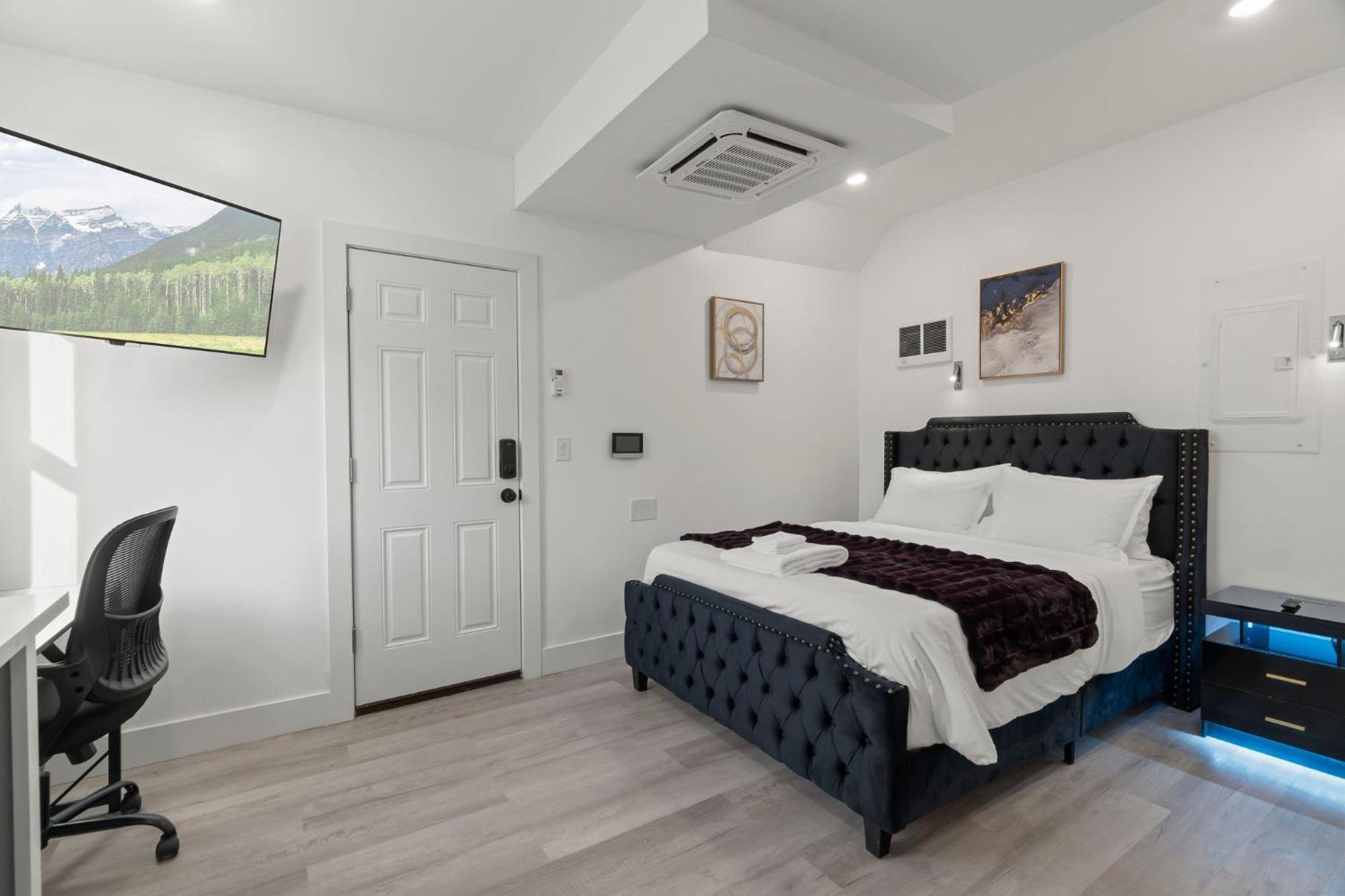 New Season Royals, Airport West Hotel Chester Room photo