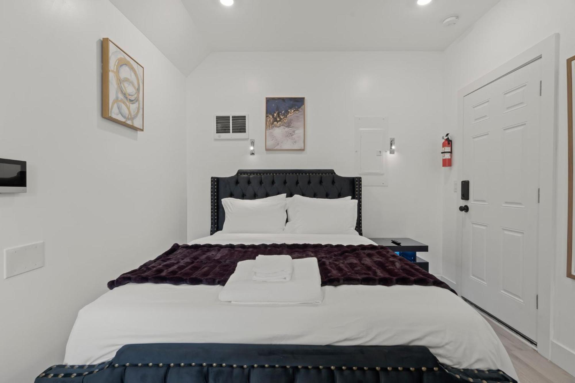 New Season Royals, Airport West Hotel Chester Room photo
