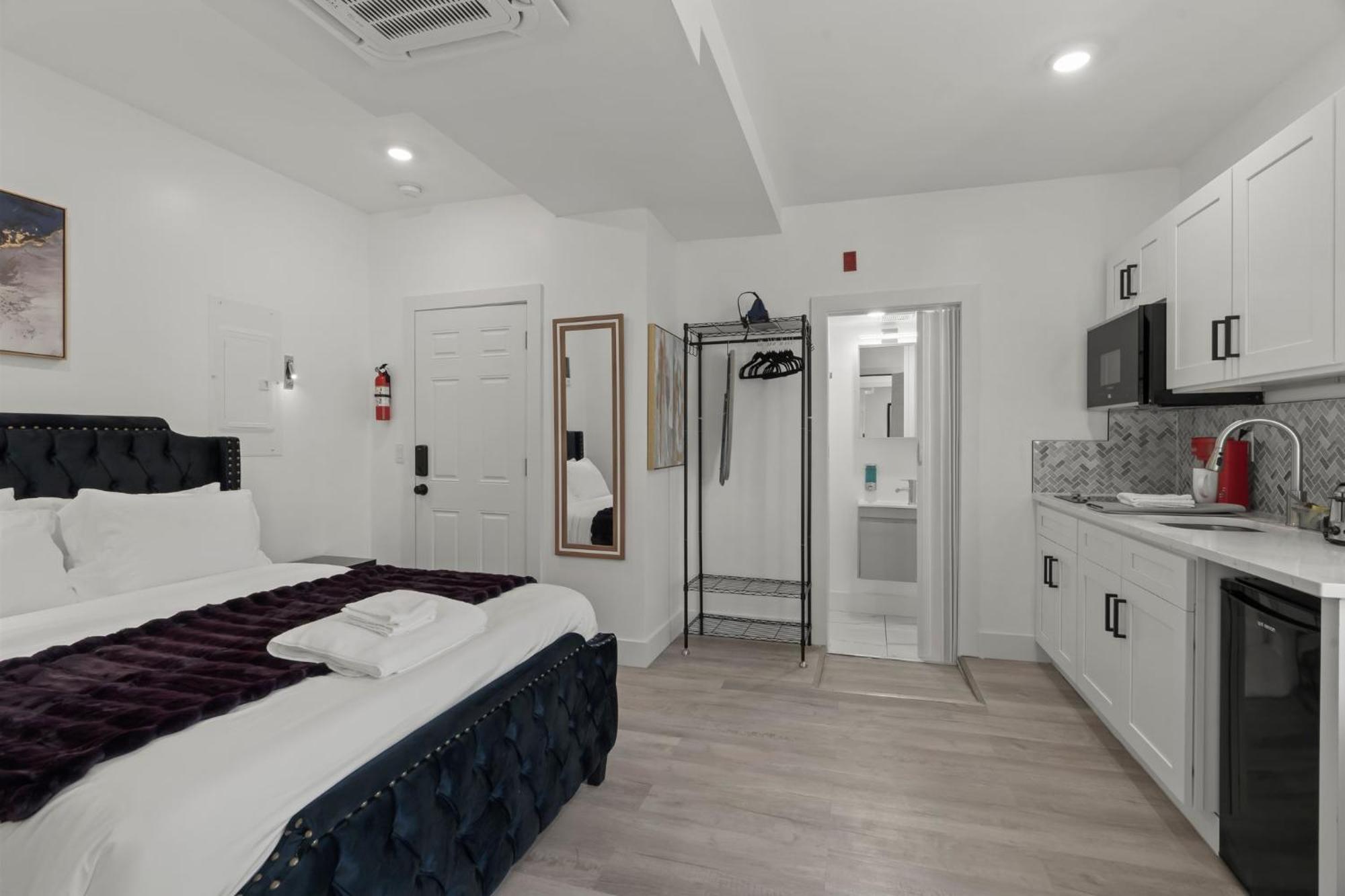 New Season Royals, Airport West Hotel Chester Room photo