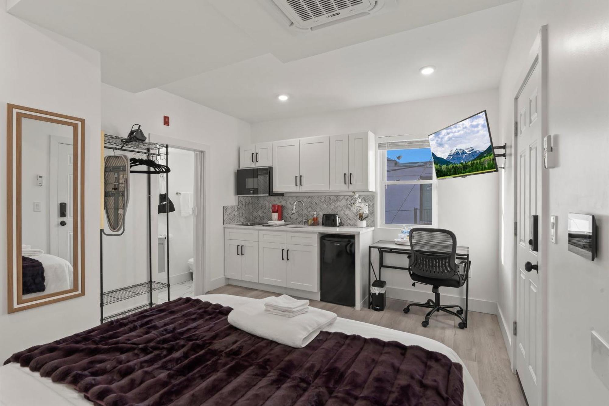 New Season Royals, Airport West Hotel Chester Room photo