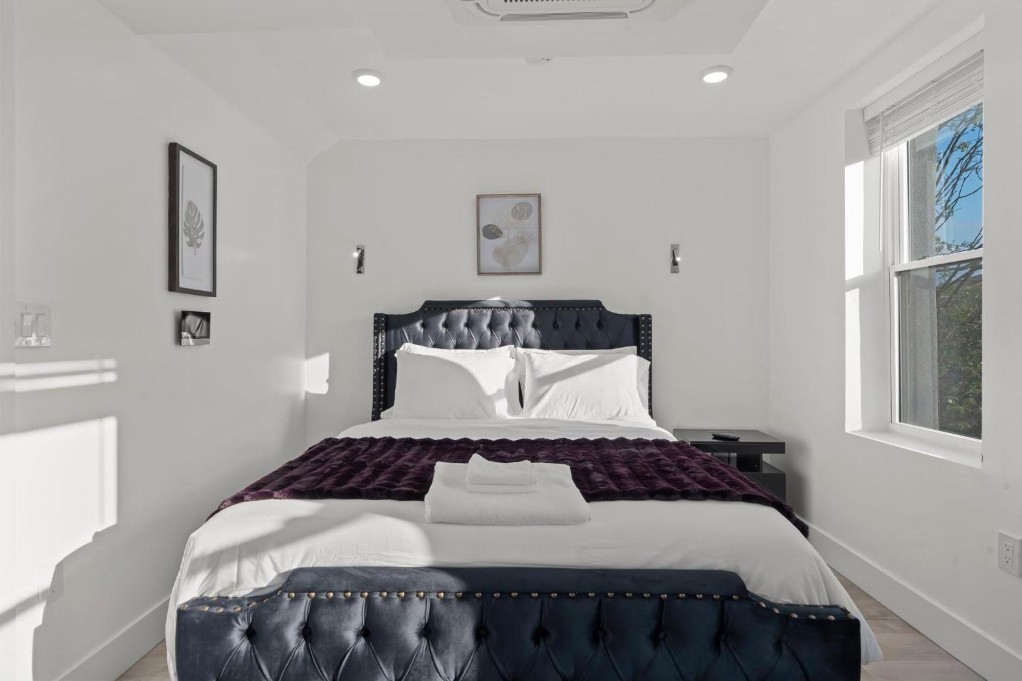 New Season Royals, Airport West Hotel Chester Room photo