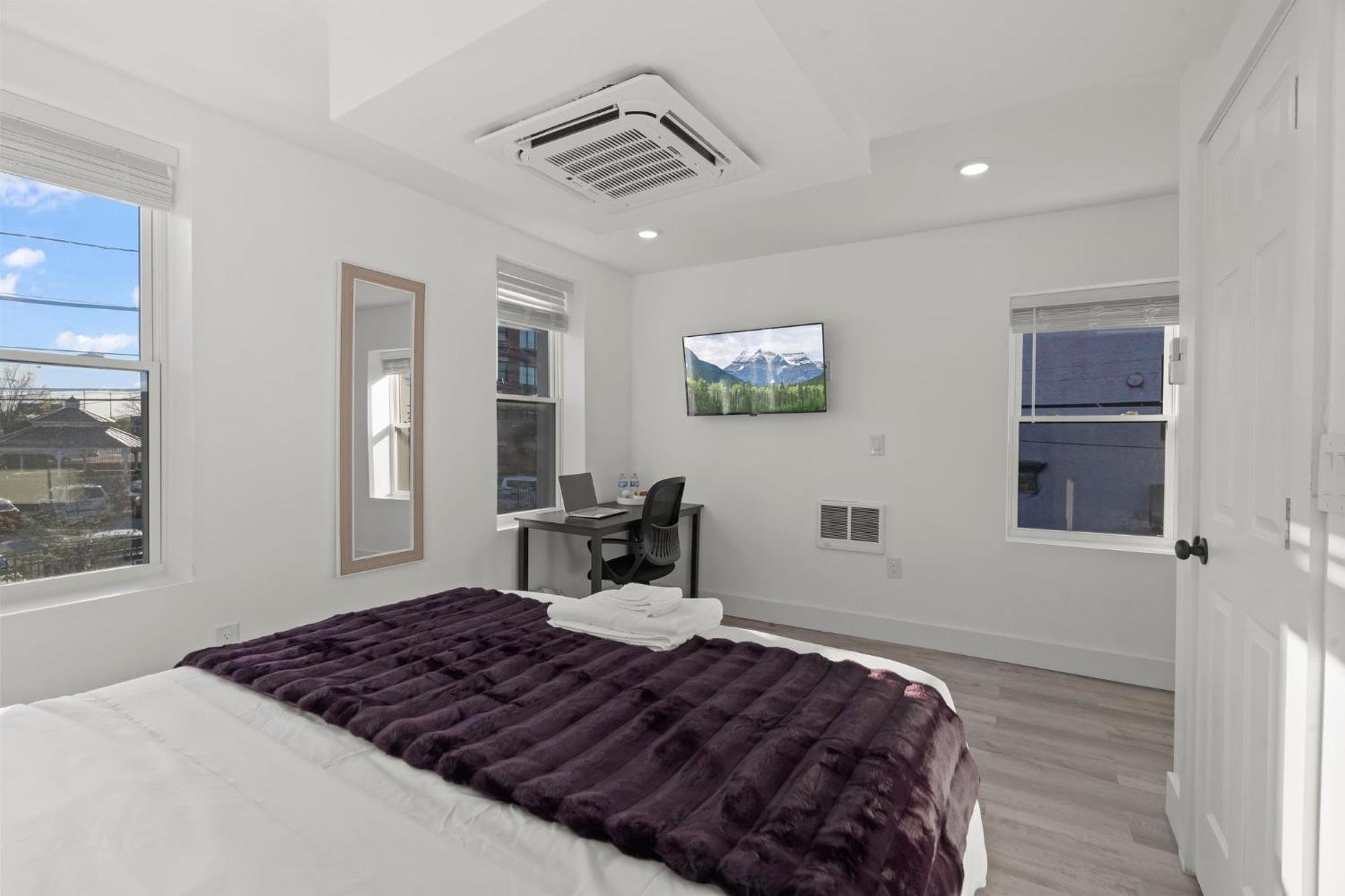 New Season Royals, Airport West Hotel Chester Room photo