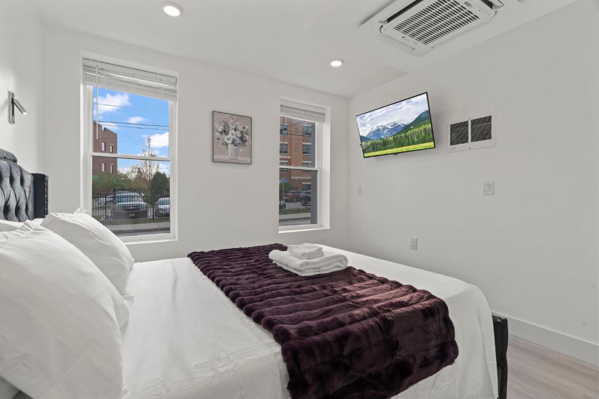 New Season Royals, Airport West Hotel Chester Room photo