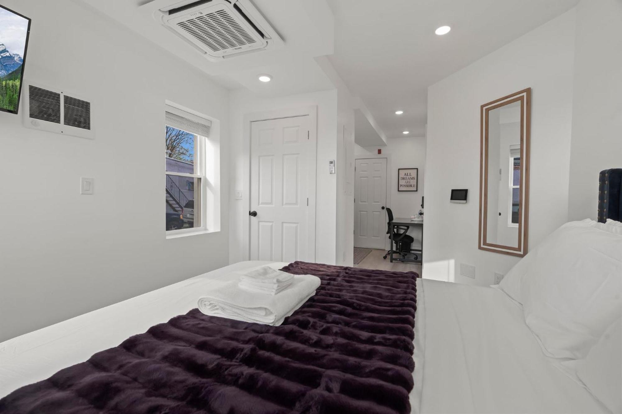New Season Royals, Airport West Hotel Chester Room photo
