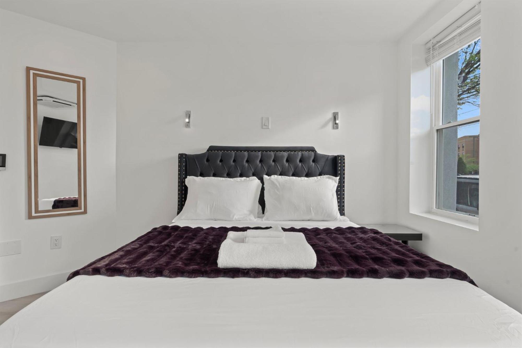 New Season Royals, Airport West Hotel Chester Room photo