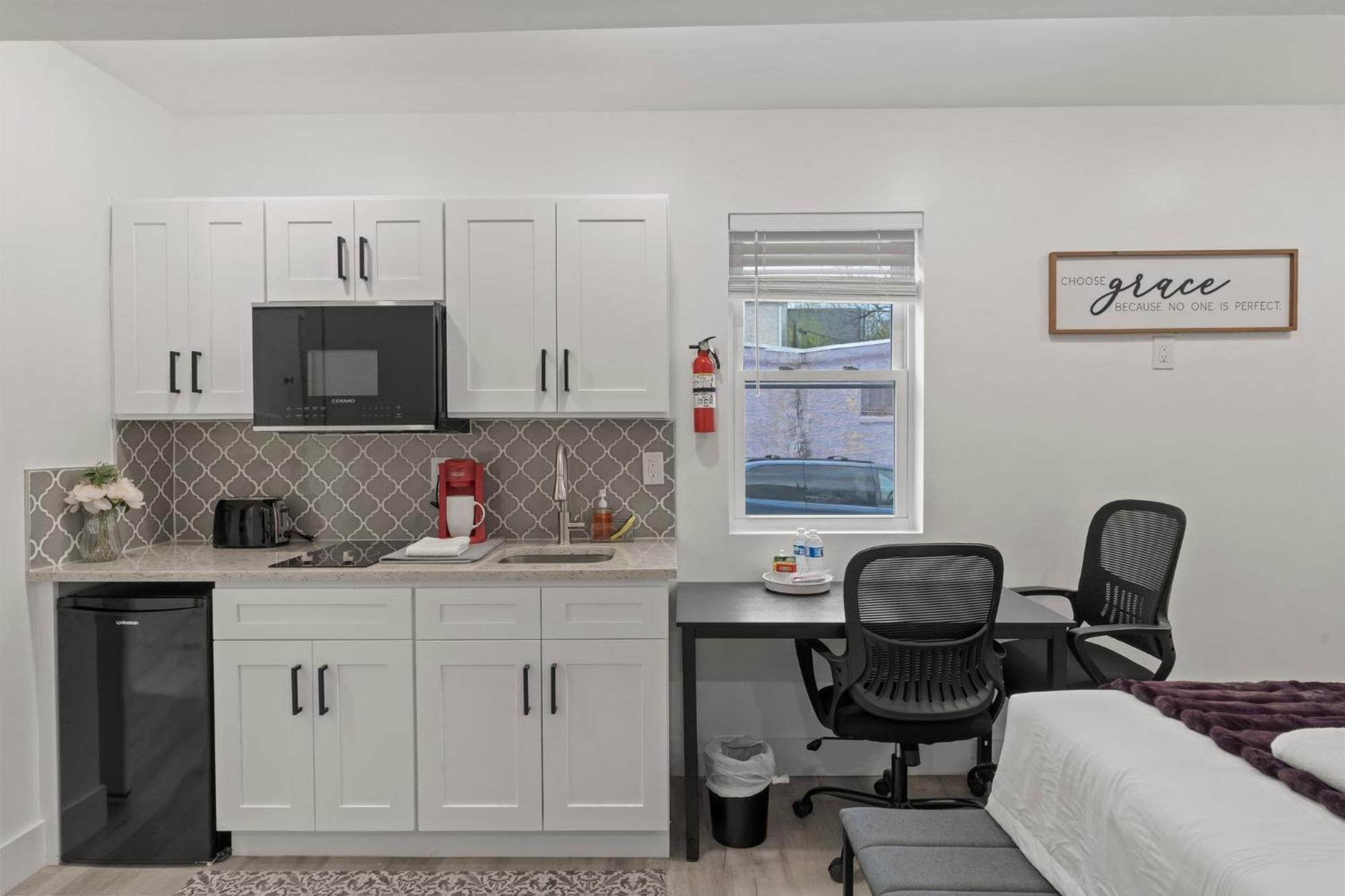New Season Royals, Airport West Hotel Chester Room photo